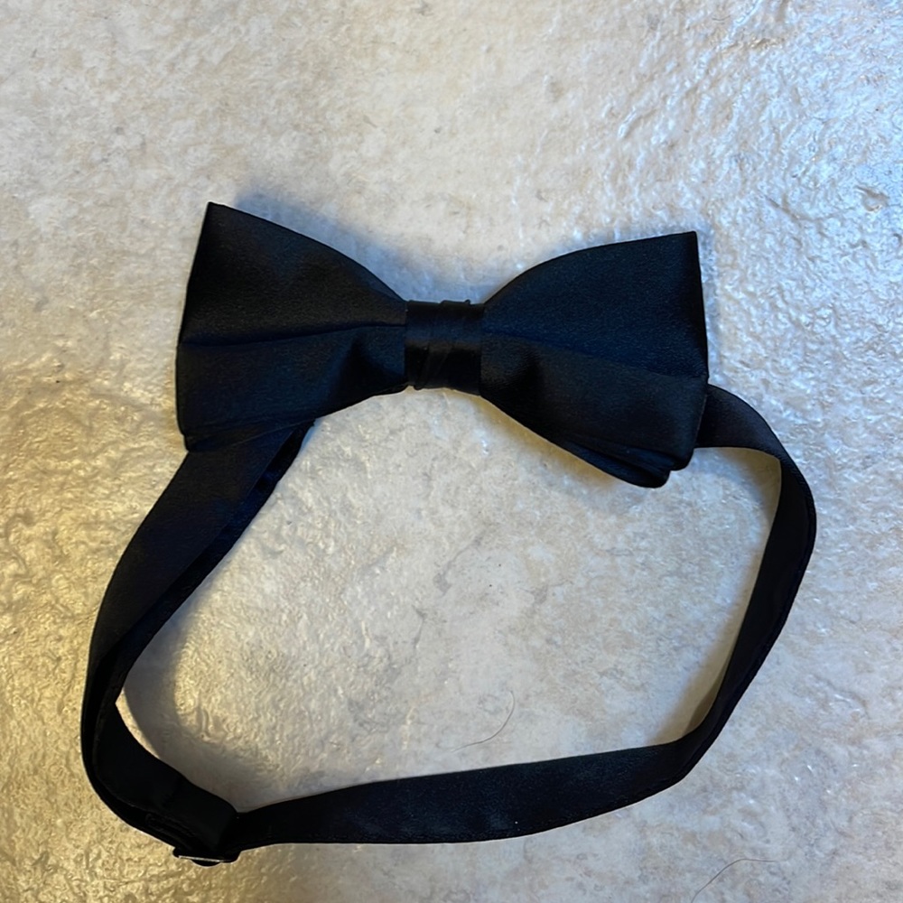 Men’s black bow tie